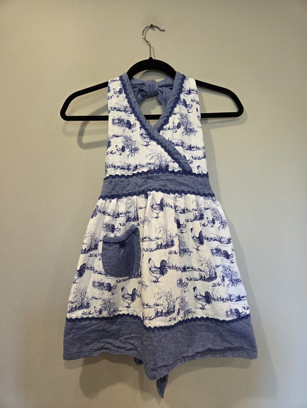 KAY DEE DESIGNS Blue Rooster Hostedd Apron